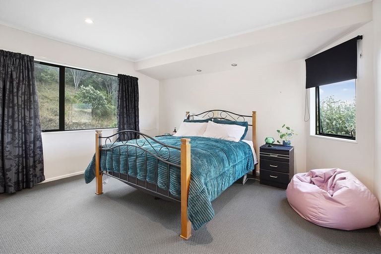 Photo of property in 13 Chastudon Place, Tawa, Wellington, 5028