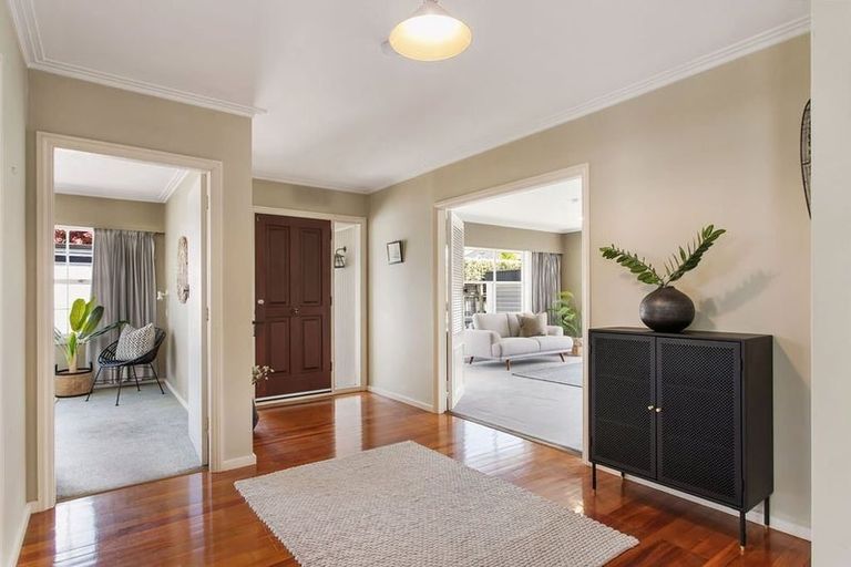 Photo of property in 33 Church Lane, Merivale, Christchurch, 8014