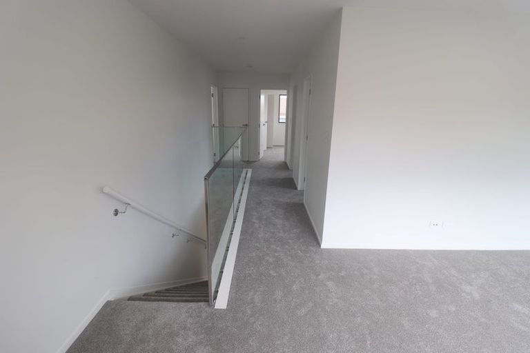 Photo of property in 18b Edgware Road, West Harbour, Auckland, 0618