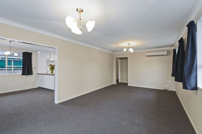 Photo of property in 35 Larnach Street, Waimairi Beach, Christchurch, 8083