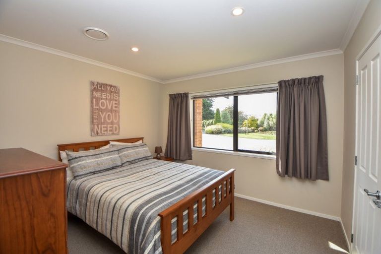 Photo of property in 5 The Glade, Carterton, 5713