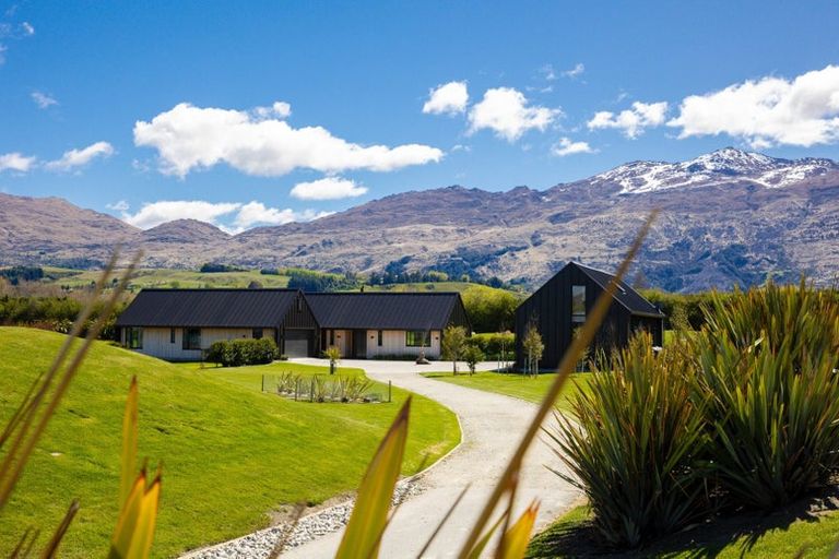 Photo of property in 2 Ayrshire Lane, Speargrass Flat, Queenstown, 9371