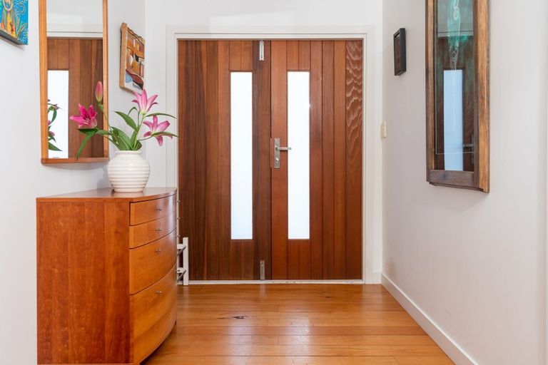 Photo of property in 23 Rangihiroa Street, Waikanae Beach, Waikanae, 5036