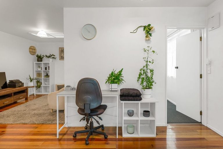 Photo of property in 16 Dinton Street, Russley, Christchurch, 8042