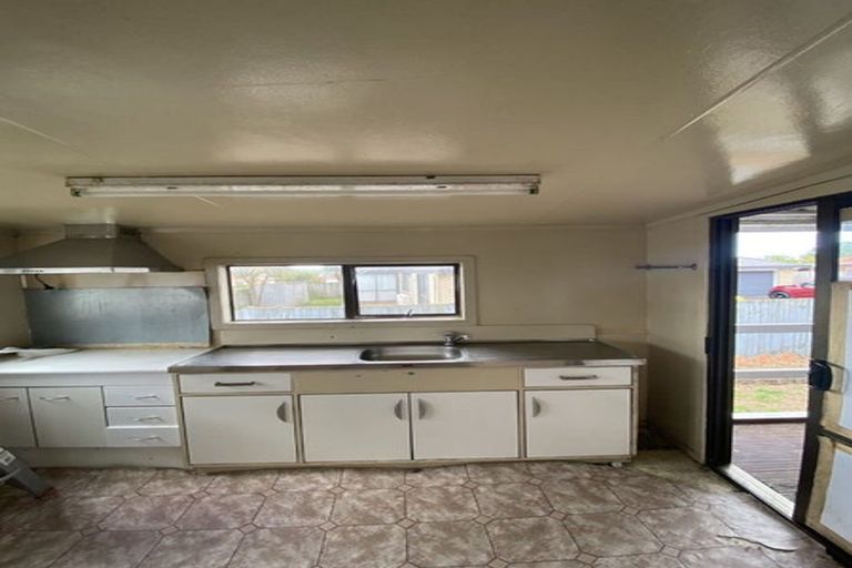 Photo of property in 63 Lynwood Road, New Lynn, Auckland, 0600