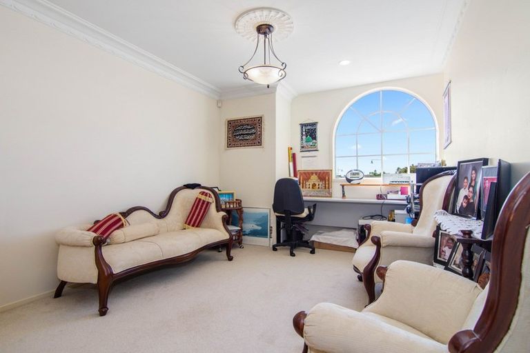 Photo of property in 17 Azure Place, Huntington, Hamilton, 3210