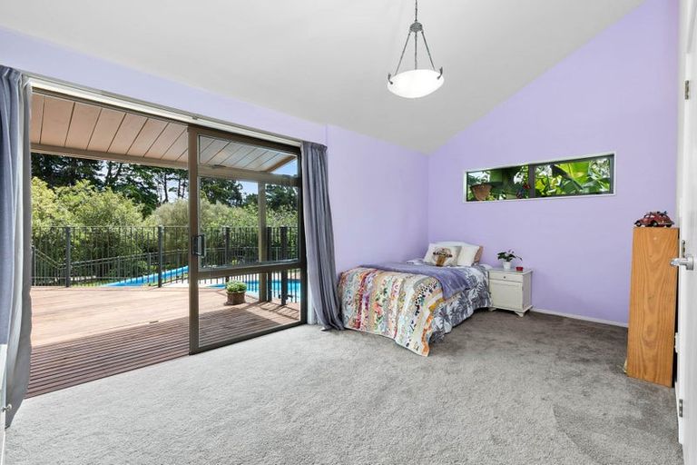 Photo of property in 132 Motu Road, Kumeu, 0891
