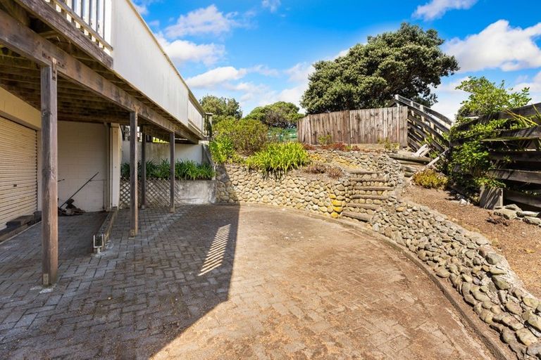 Photo of property in 33 Oratia Street, Waikanae Beach, Waikanae, 5036