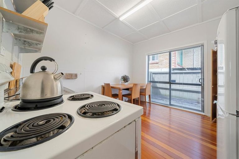 Photo of property in 73 West Coast Road, Glen Eden, Auckland, 0602