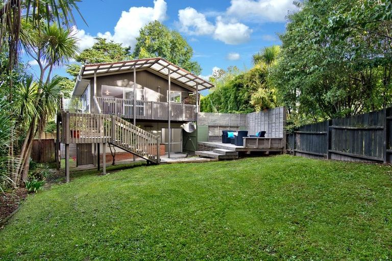 Photo of property in 2/55a West Lynn Road, Titirangi, Auckland, 0604