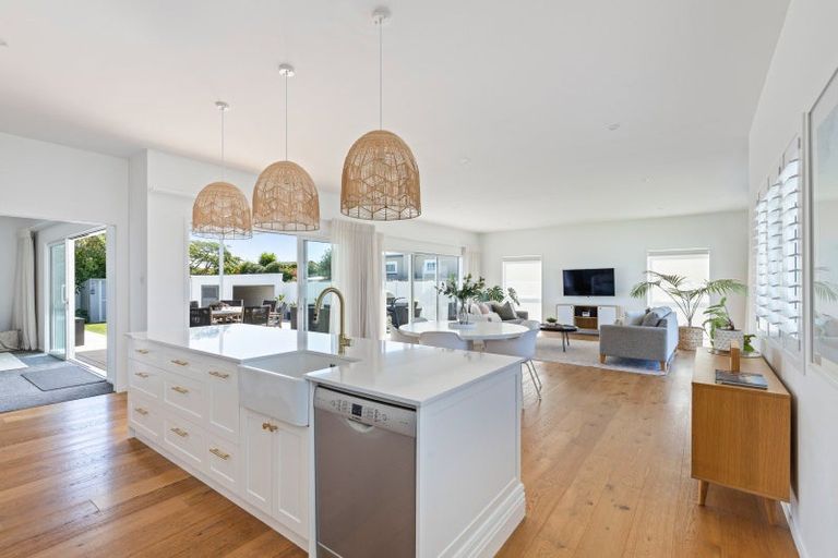 Photo of property in 12 Kowhai Street, Strandon, New Plymouth, 4312