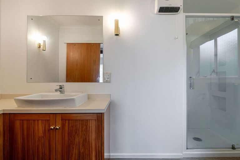 Photo of property in 23 Chilton Grove, Hokowhitu, Palmerston North, 4410