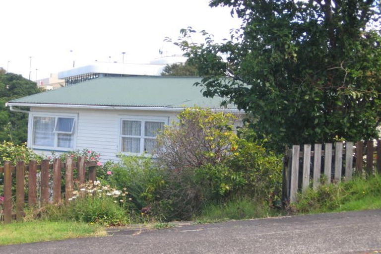 Photo of property in 15 Camelot Place, Glenfield, Auckland, 0629