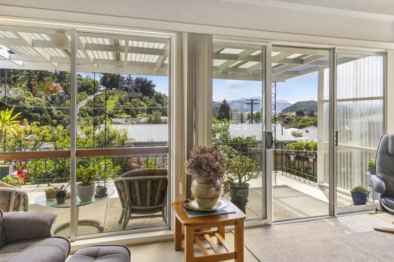 Photo of property in 52 Dorset Street, Picton, 7220