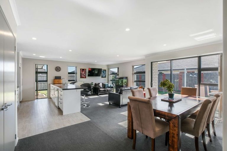 Photo of property in 6 Leet Crescent, Papamoa Beach, Papamoa, 3118