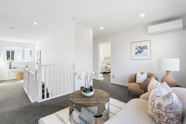 Photo of property in 517 East Coast Road, Murrays Bay, Auckland, 0630