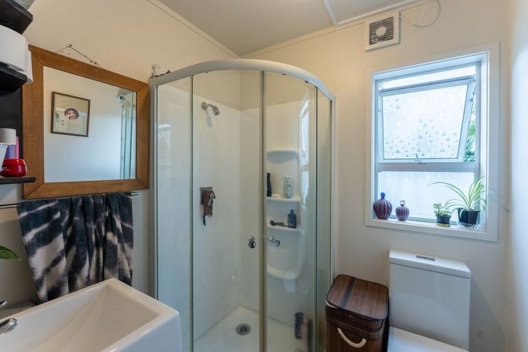 Photo of property in 20 Eruini Street, Waikanae Beach, Waikanae, 5036