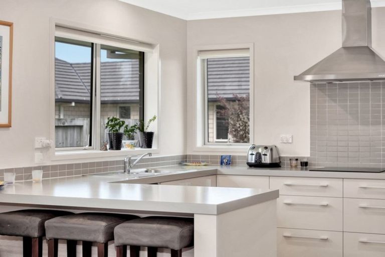 Photo of property in 24 Butterworth Crescent, Papamoa Beach, Papamoa, 3118