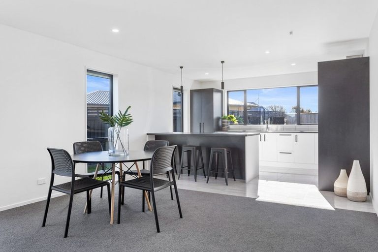 Photo of property in 12 Deans Place, Amberley, 7410