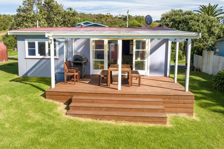 Photo of property in 47 Pinedale Crescent, Riversdale Beach, Masterton, 5872