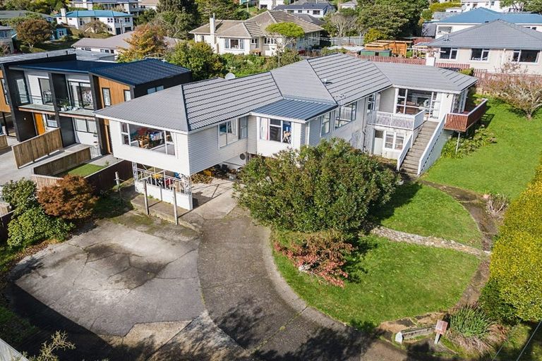 Photo of property in 61 The Drive, Tawa, Wellington, 5028