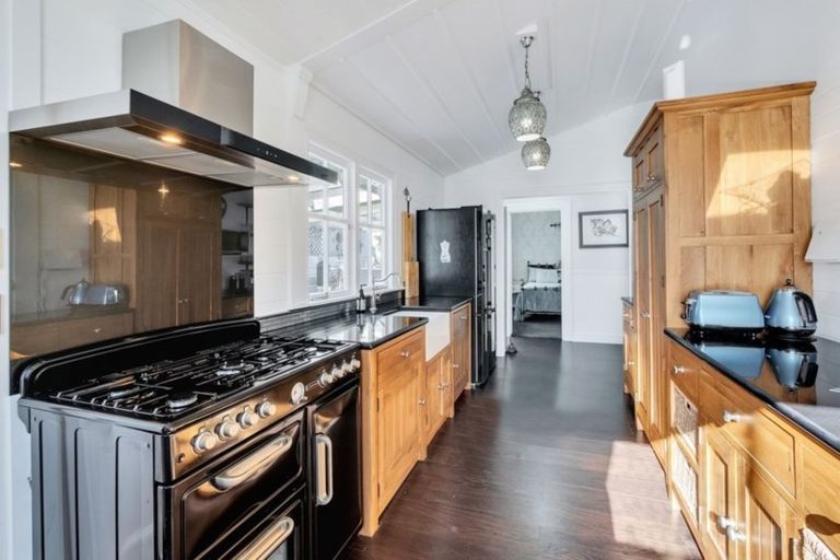 Photo of property in 11 Gow Street, Helensville, 0800