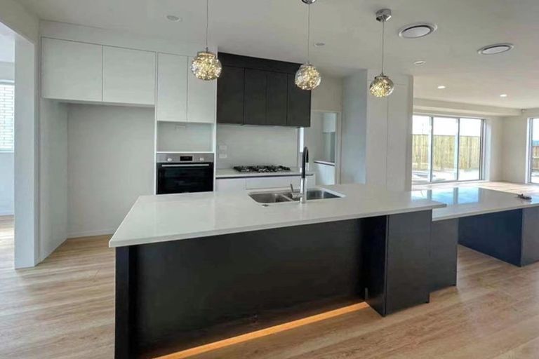 Photo of property in 17 Sunnyheights Road, Orewa, 0931