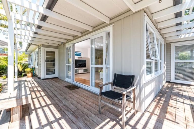 Photo of property in 107 Shakespeare Road, Milford, Auckland, 0620