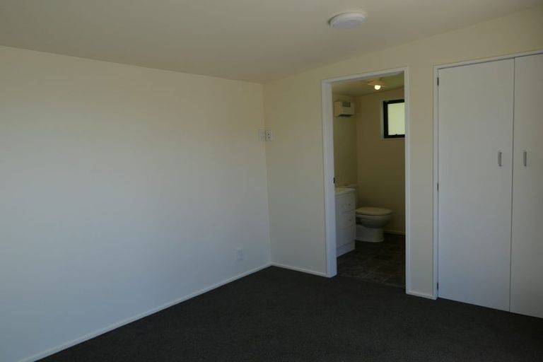 Photo of property in 21 Tiromoana Road, Raumati South, Paraparaumu, 5032