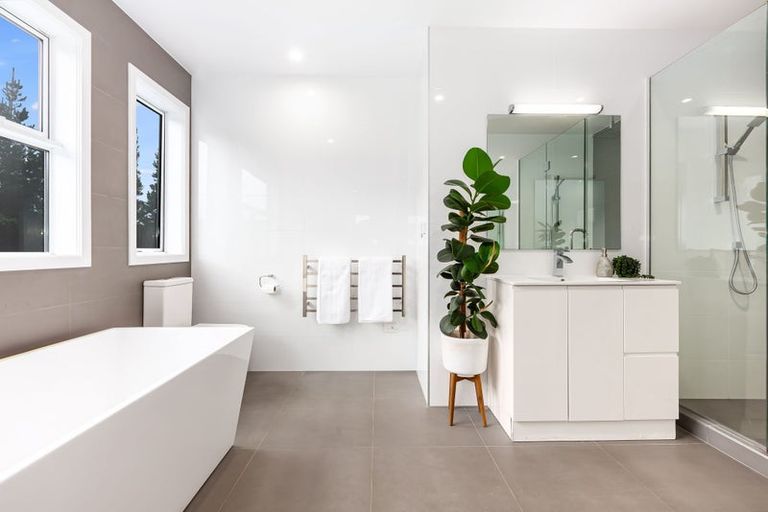 Photo of property in 32 Pacific View, Whitby, Porirua, 5024