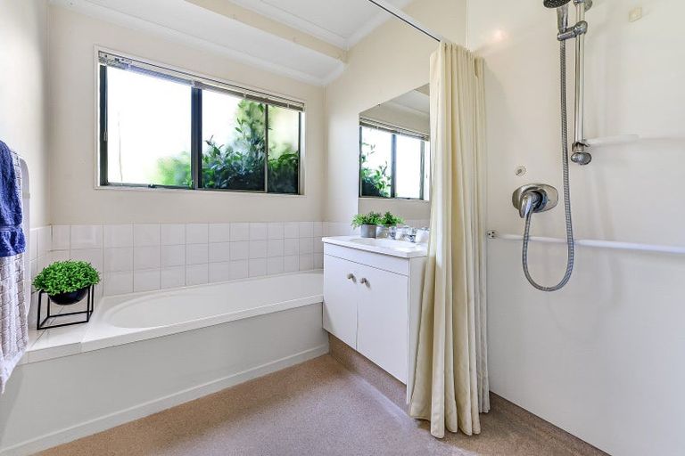 Photo of property in 2/38 Sandwich Road, St Andrews, Hamilton, 3200