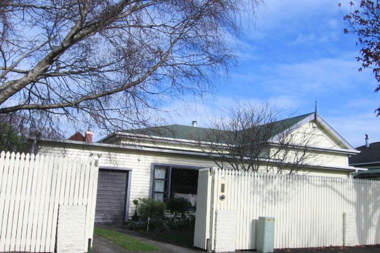 Photo of property in 4 Nikau Grove, Woburn, Lower Hutt, 5010