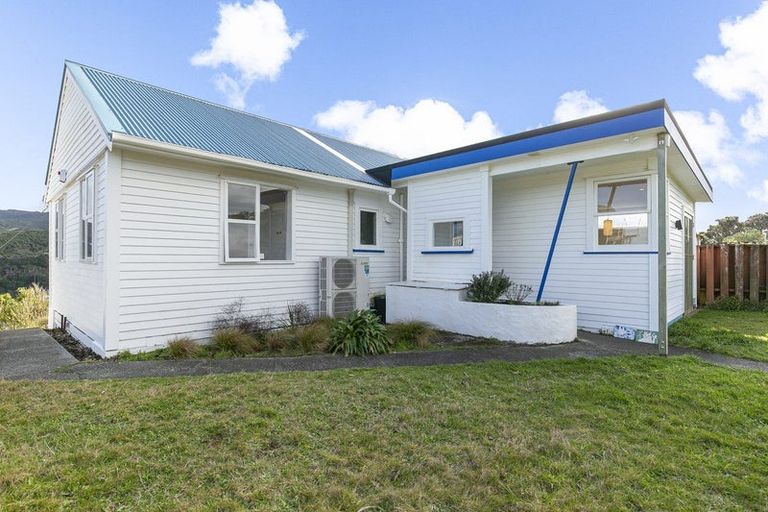 Photo of property in 26 Carlisle Street, Island Bay, Wellington, 6023