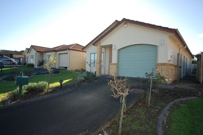 Photo of property in 23 Ironstone Place, Randwick Park, Auckland, 2105