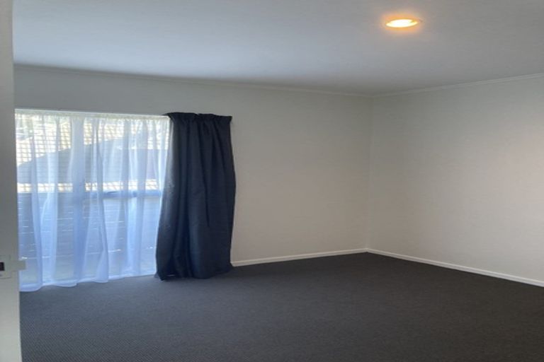 Photo of property in 2/105 Apu Crescent, Lyall Bay, Wellington, 6022