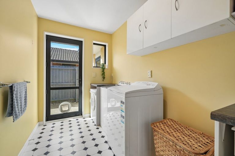 Photo of property in 40 Coolspring Way, Redwood, Christchurch, 8051