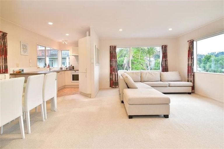 Photo of property in 5 Moera Place, Stanmore Bay, Whangaparaoa, 0932