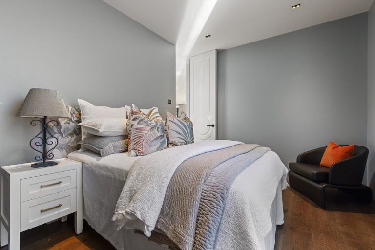 Photo of property in 92 Paritai Drive, Orakei, Auckland, 1071