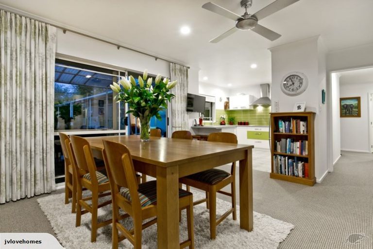 Photo of property in 11 Kimberly Grove, Greenhithe, Auckland, 0632