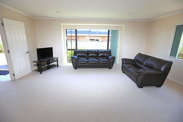 Photo of property in 23 Carousel Crescent, East Tamaki Heights, Auckland, 2016