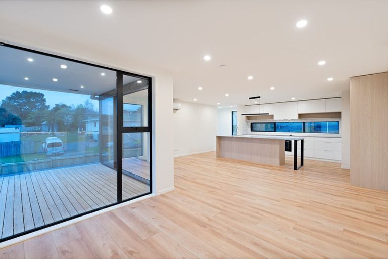 Photo of property in 64a Sungrove Rise, Sunnyvale, Auckland, 0612
