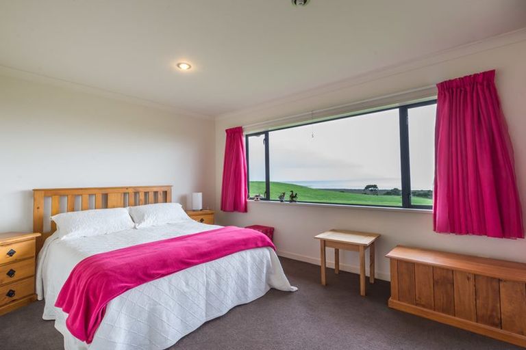 Photo of property in 1880 South Head Road, South Head, Helensville, 0874