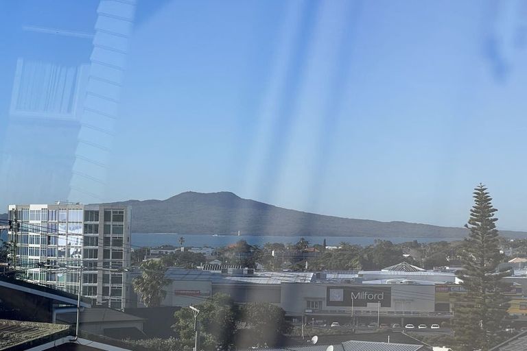 Photo of property in 1/26 East Coast Road, Milford, Auckland, 0620