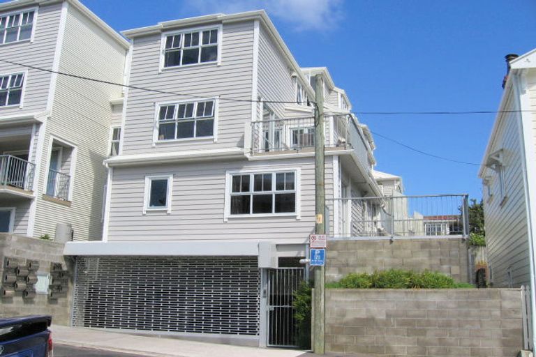 Photo of property in 8p Finlay Terrace, Mount Cook, Wellington, 6021