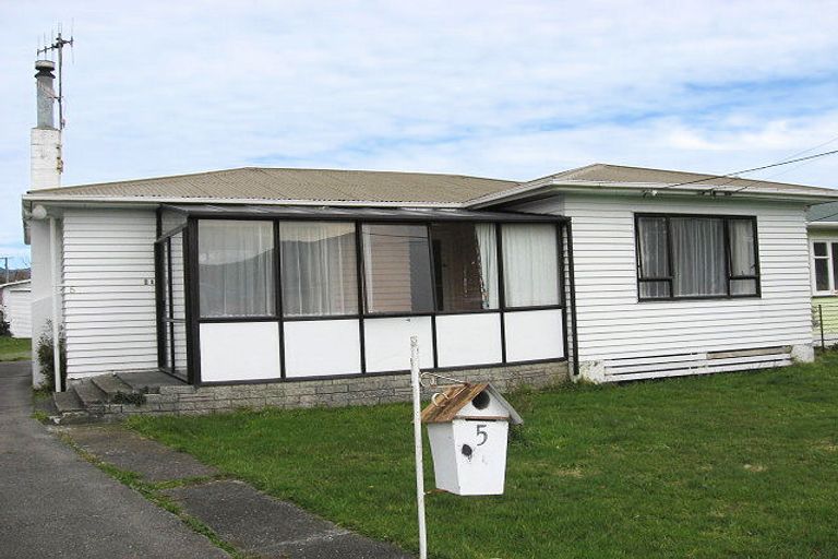 Photo of property in 5 Edmonds Street, Wainuiomata, Lower Hutt, 5014