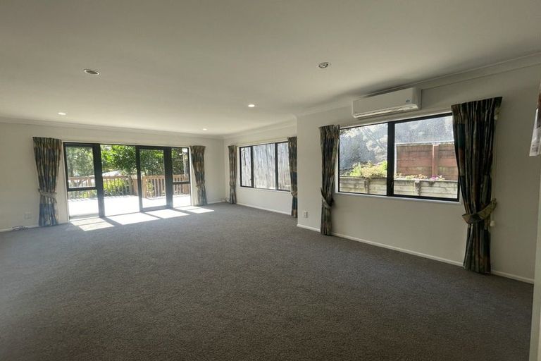 Photo of property in 15c Glanmire Road, Newlands, Wellington, 6037