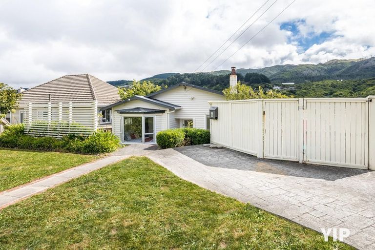 Photo of property in 21 Handyside Street, Tawa, Wellington, 5028