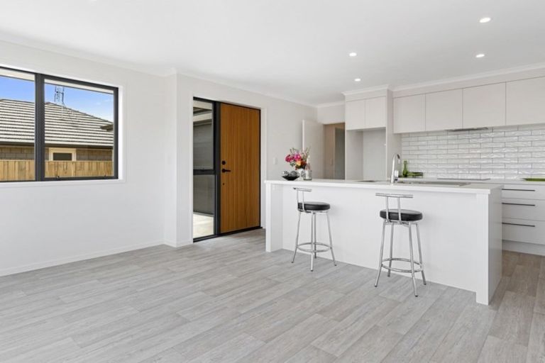 Photo of property in 82 Bert Wall Drive, Omokoroa, 3114