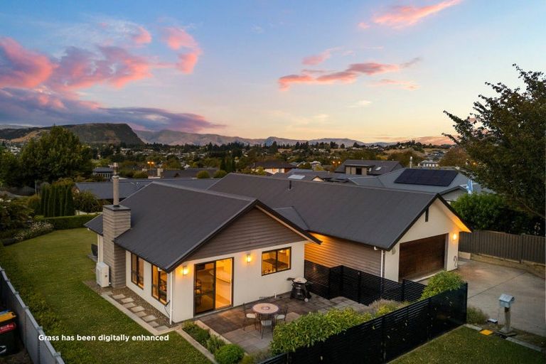 Photo of property in 11 Mcfarlane Terrace, Wanaka, 9305