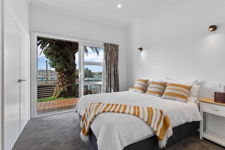 Photo of property in 498 Evans Bay Parade, Hataitai, Wellington, 6021